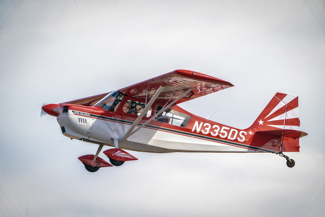 2020 Akrofest Decathlon inflight -photo Garett Woods